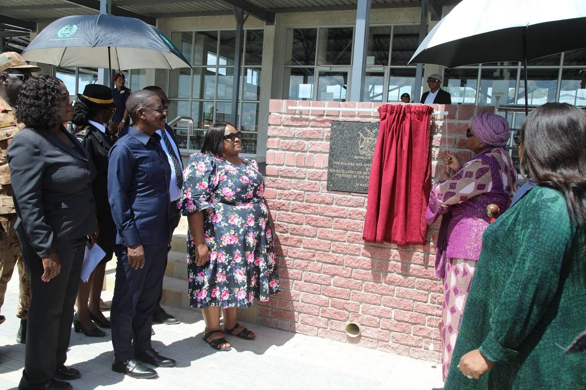 President Netumbo Nandi Ndaitwah ayeulula pambelewa endiki loku yandja omayakulo omikanda doukwashiwana ko Kavango West.