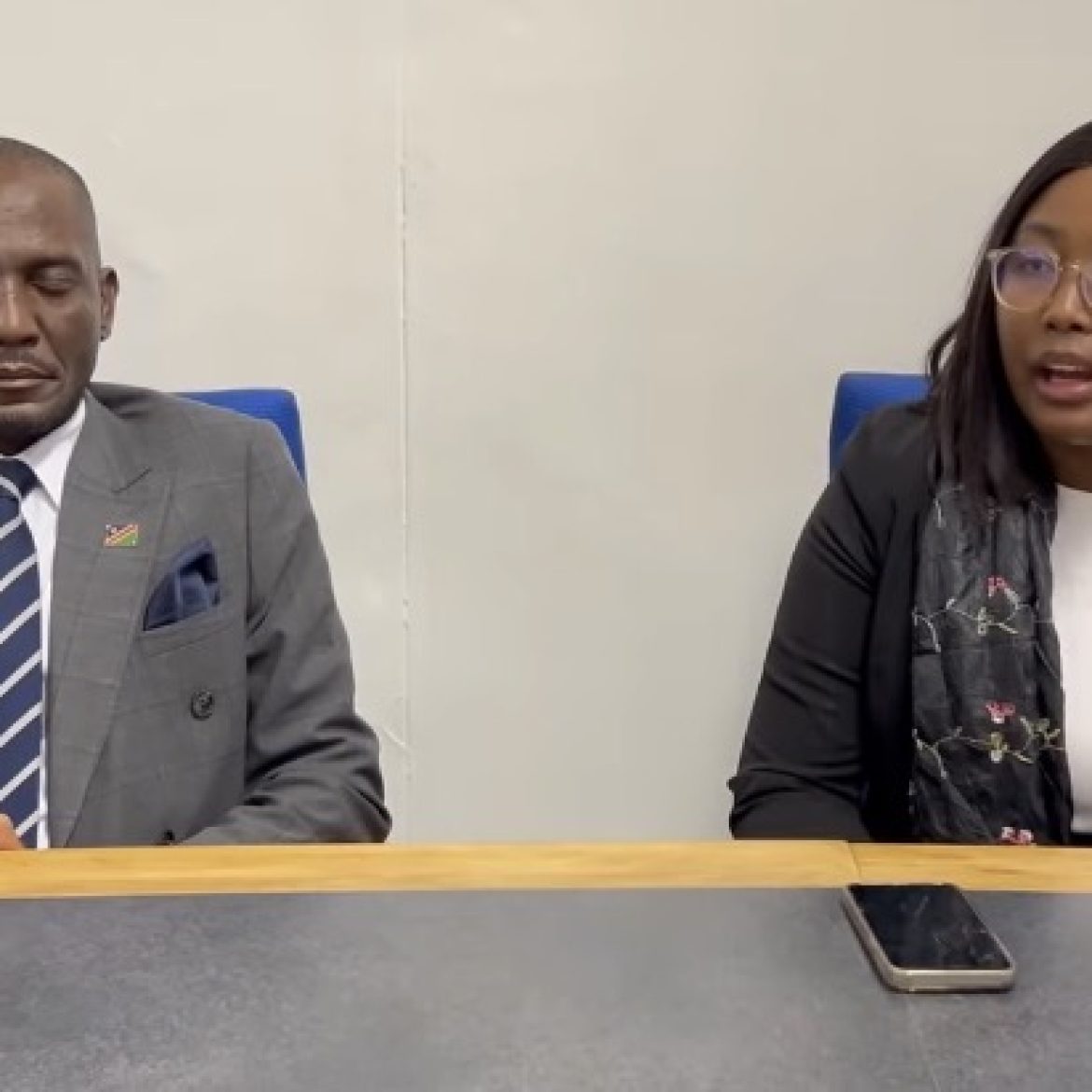 Minister Emma Theofelus, opamwe na Minister Veikko Nekundi, nena ovali moshongalele sho e-heiling operators